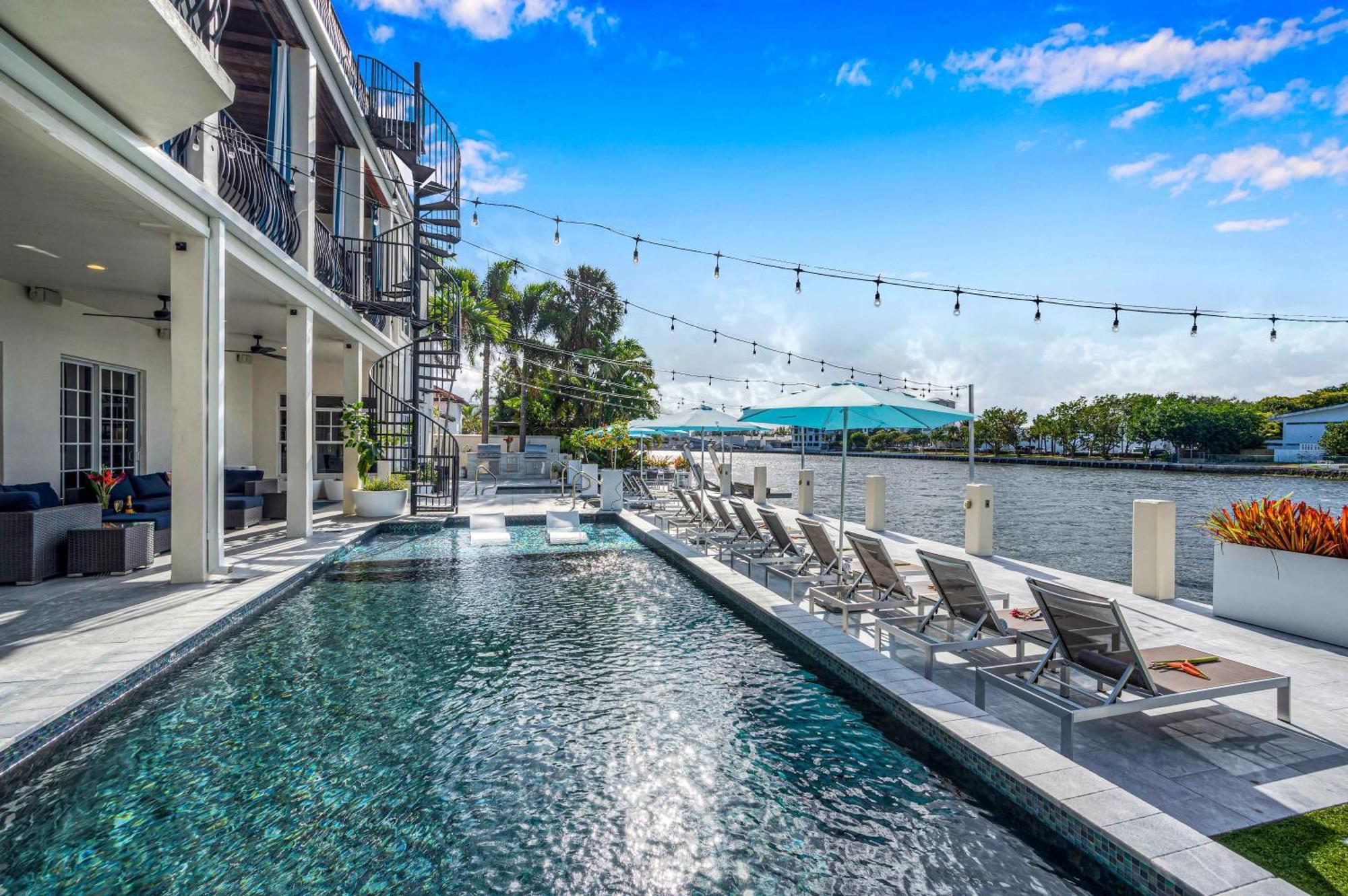 The Modern Castle Canal View Access Rooftop Living Greenhouse Vlllas فورت لودرديل المظهر الخارجي الصورة