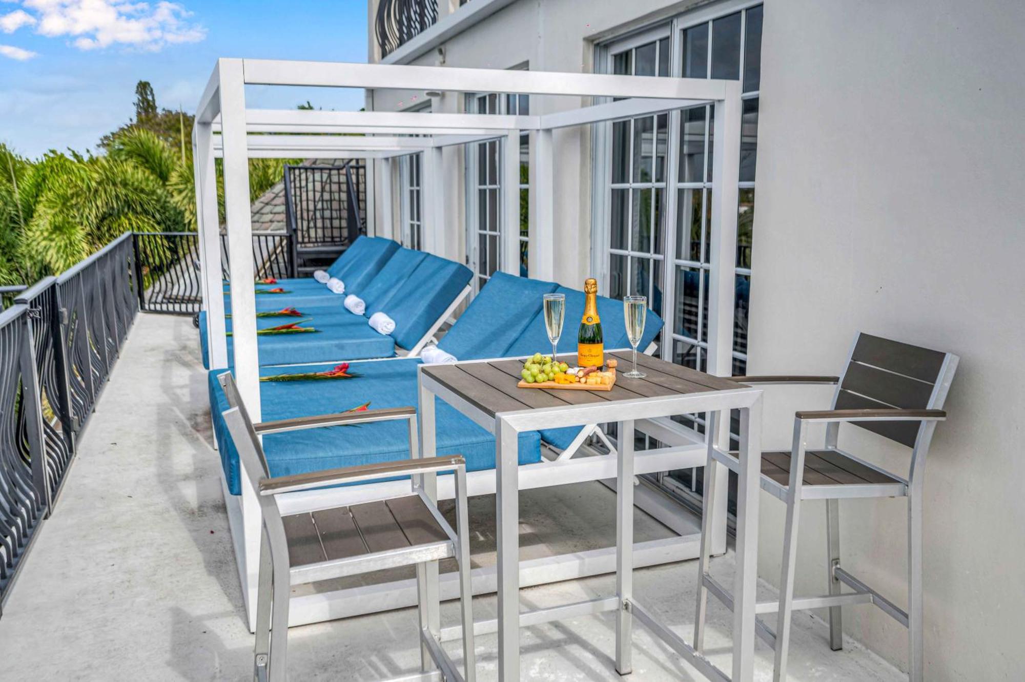 The Modern Castle Canal View Access Rooftop Living Greenhouse Vlllas فورت لودرديل المظهر الخارجي الصورة