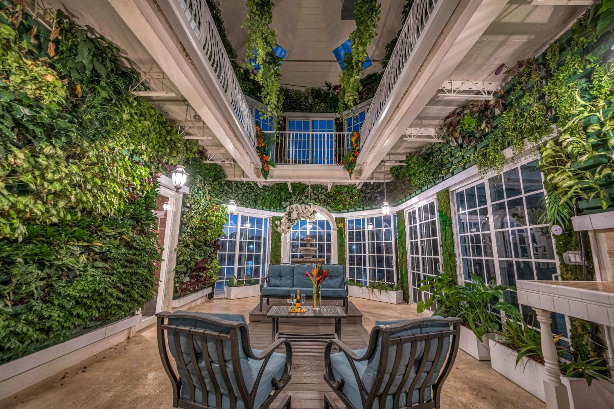 The Modern Castle Canal View Access Rooftop Living Greenhouse Vlllas فورت لودرديل المظهر الخارجي الصورة